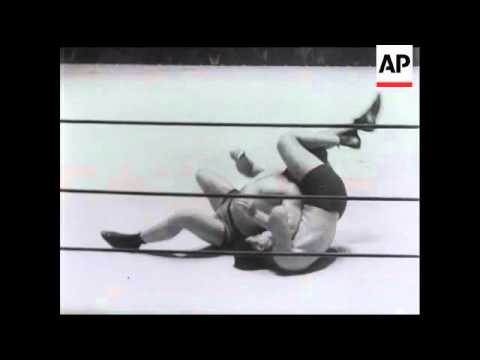 Wrestling Match in Los Angeles 'amp;#174; Don George V de Glane [sic]