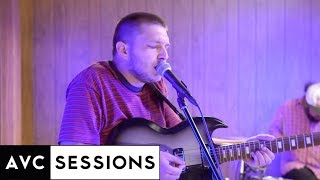 Ne-Hi performs "Out Of Reach"