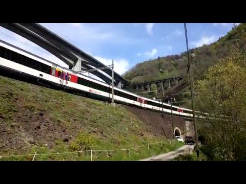 SBB Re 460 IN LIVREA PUBBLICITARIA IN TRANSITO A BIASCHINA.(CH) 24 - 4 - 2014.