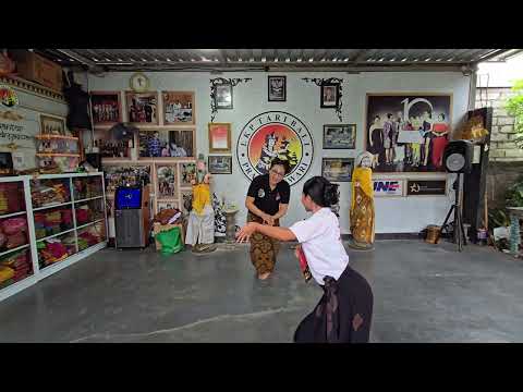 LATIHAN MENARI LEGONG MAHAWIDYA