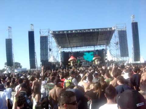 Infected Mushroom  na One Nation Frestival (1200 Festival) 2010 - Cities Of The Future