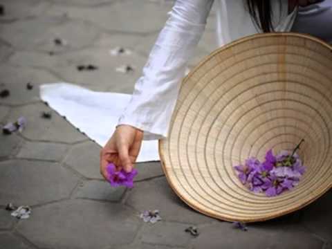 Thể hiện bởi Thu Phương