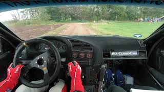 Re: [問卦] 現在真的還有人雙腳開車？？