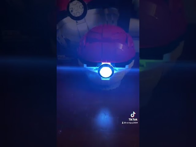 Vídeo relacionado con MegaBloks Mega Pokémon POKÉ Ball Coll. (Coll. of 3)