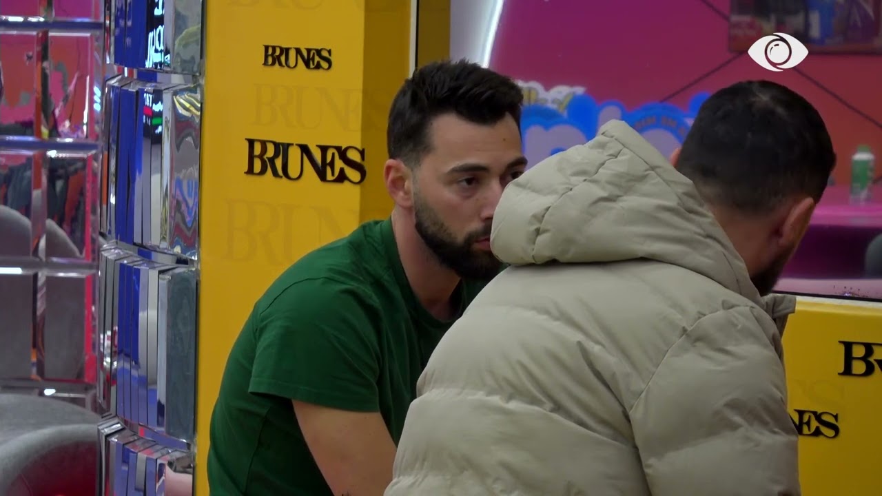“Jo të gjithë, por e kemi bërë këtë gjë”/ Për çfarë po përshpërisin Angelo me Mirin?