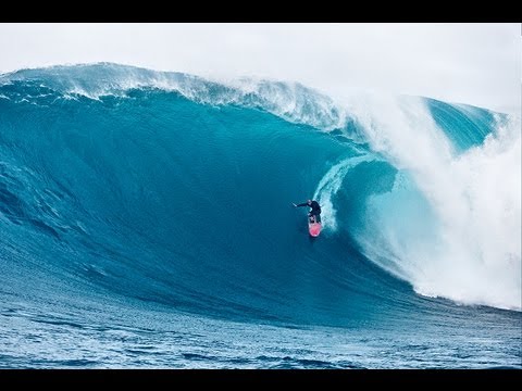 Shane Dorian rides the wave of the year to win XXL Global Big Wave award