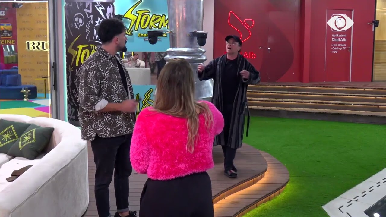 O zogu i vogël/ Vijon debati mes Laertit dhe Aldos, banori: Ik merru me gratë