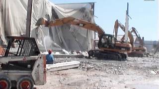 preview picture of video 'Caterpillar 325C LN & Case CX330 - Demolition / Abbruch Farben Klenk Backnang, Germany, 2004.'
