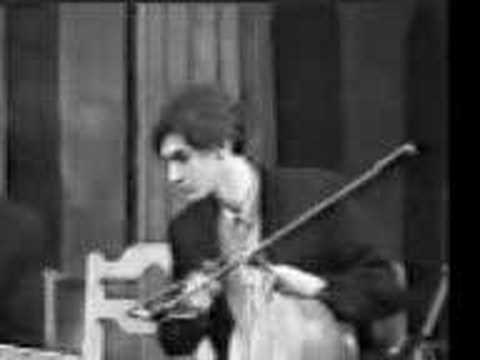 M.R. Mortazavi - Solo Tombak in Tshehelsutun-Isfahan