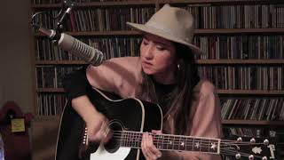 KT Tunstall Performs 'Black Horse and the Cherry Tree'