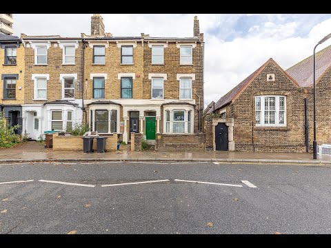 One bed flat in an imposing Victorian house in Lower Clapton
