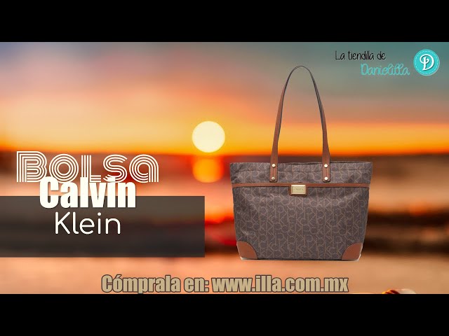 Vídeo relacionado con Calvin Klein Cadena para mujer Tote Zoe con cadena, color vainilla/caqui/azul oscuro, Vainilla/Caqui/Dusty Blue, talla única
