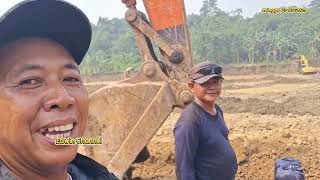 Download lagu MANTAP!! 10 EXCAVATOR BEKERJA DI KALI CIPAMINGKIS CIBARUSAH || JALUR AIR DULU KECIL SEKARANG LEBAR mp3