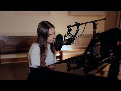 Jodie Nicholson - Comfortably Numb (live at The Old Church Studio) [Pink Floyd Cover on Piano]