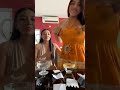 Amigas Juegan Con Mordidas Y Besos