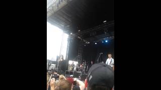 Download lagu Counting crows round here live mp3 Download lagu Counting crows round here live mp3