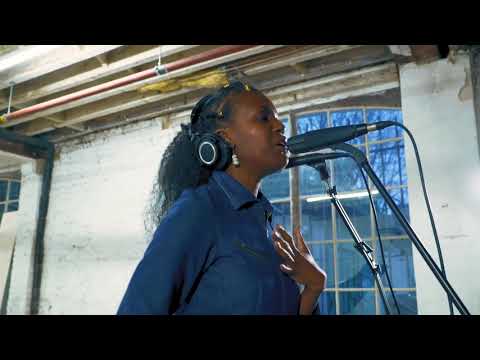 Sola performs All Mine live at The state51 Factory