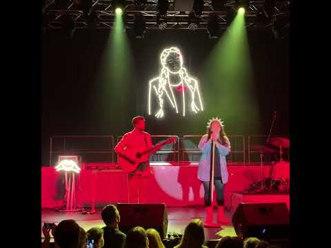 Ewa Farna - Ticho (live)