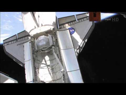STS-134 Endevour - Unloading the Shuttle Cargo Bay