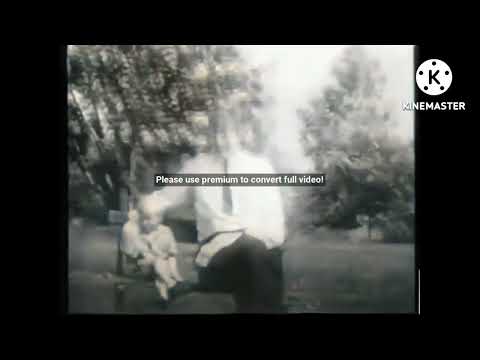 Robert Wadlow at home (1938) 20 years old (261cm) colourized