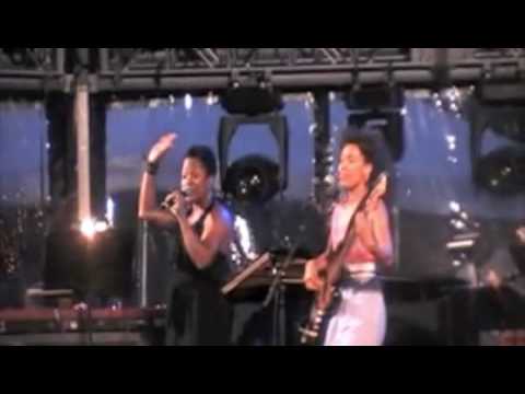 Esperanza Spalding featuring Tracy Hamlin @ St Lucia Jazz Festival 2010 (Black Gold)