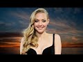 Amanda Seyfried Sizzling Bikini Moments