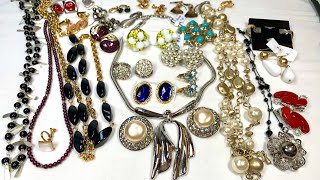 🙋🏼‍♀️ Thrift with me! 💕Vintage Jewelry Score! & Sale! #costumejewelry