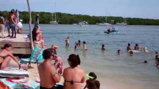 preview picture of video 'Moonfire from Keys Houseboat Rentals in Key Largo'