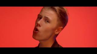 Manfred -  Tease (Official Music Video)