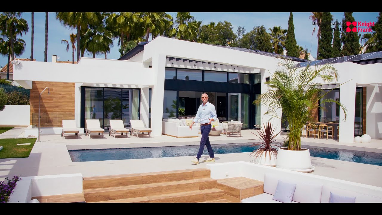 Villa for sale in Los Naranjos Golf, Nueva Andalucia