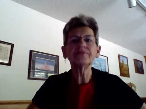 Cô Angie giới thiệu về bản thân