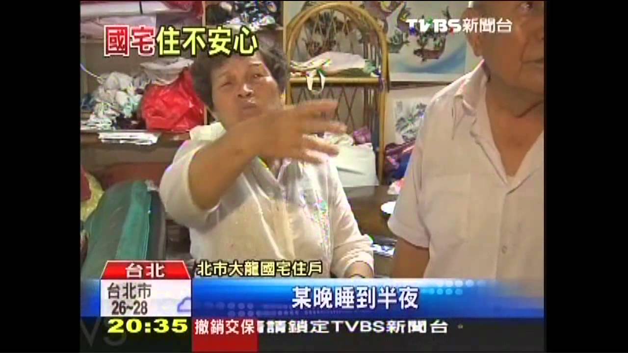怕天花板砸人！　國宅戶安全帽戴整天