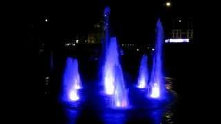 preview picture of video 'Enfield Town Library fountain after dark'