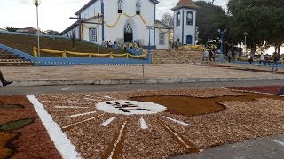 preview picture of video 'Corpus Christi, Paróquia Nossa Senhora da Ajuda, Diocese de Oliveira, Cristais, MG, Brasil.'