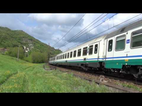 E.402-122 IN LIVREA FRECCIABIANCA CON L' INTERCITY IN TRANSITO A RIGOROSO.(AL) 15 - 4 - 2017