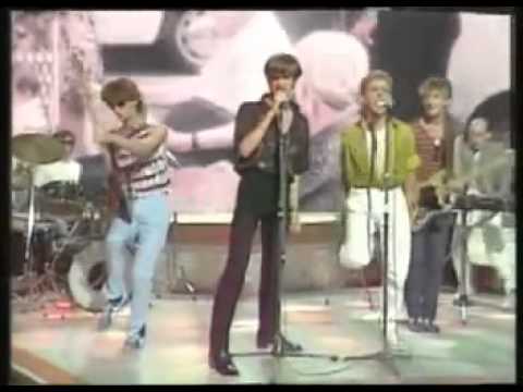 RADIO FUTURA   Enamorado de la moda juvenil