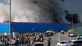 Arde un almacén cerca de San Petersburgo mientras Ucrania apunta a centros de Ozon