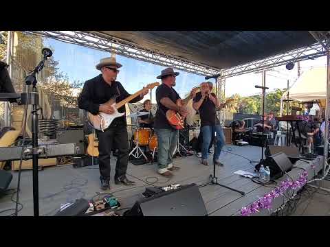 The 44's. ft.Kid Ramos -  Too many drivers at the wheel