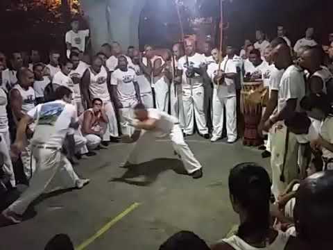 Abadá-capoeira-mestre cobra e mestrando mobília jogo de Angola