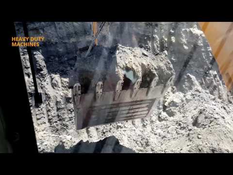 Liebherr R 964B loading trucks with 3 pases! (in cab)