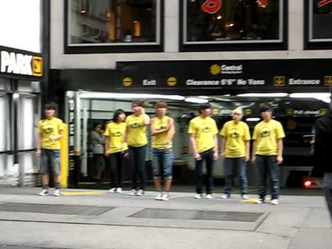 Fans dance to Super Junior's "Mr.Simple" in K-Town NYC
