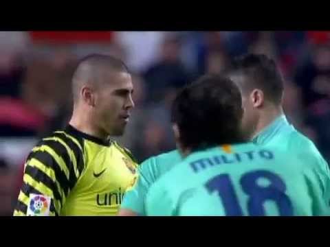 Victor valdes Hablando Ingles ( pass the ball to me )