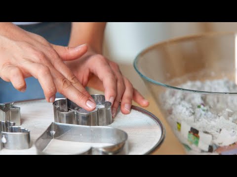 Papier schöpfen aus alten Katalogen | DIY Geschenkanhänger mit Duft | PRIMAVERA Upcycling Papier