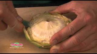 Extraire le fond d'un artichaut camus