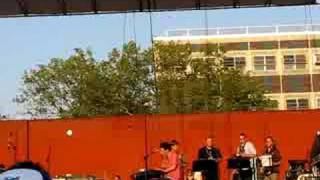 Yo La Tengo - Moby Octopad (McCarren Park Pool, 8/24/08)