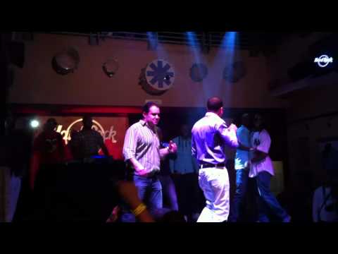El Chuape - Toy Ennotao (mueca y paquete) En vivo Hard Rock Cafe