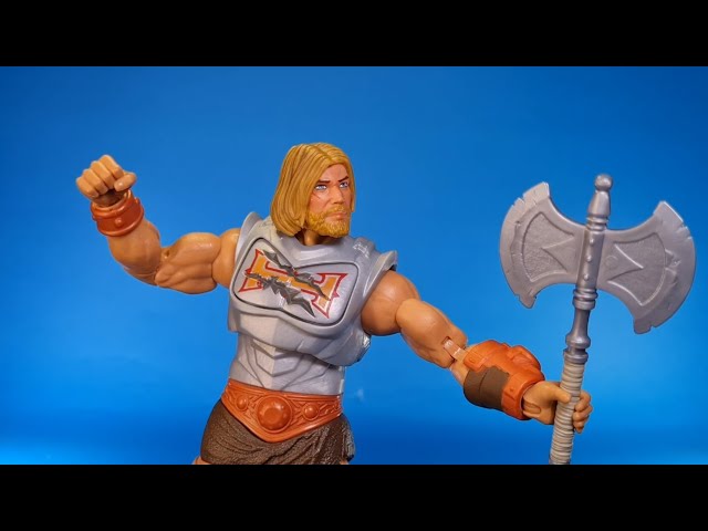Vídeo relacionado con Masters of the Universe MOTU Figura de acción He-Man con puño de trueno para coleccionistas con accesorios, colección Masterverse, juguete +6 años (HYC56)
