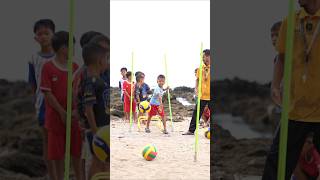 Download lagu Ujang Gebot booms spike beach volleyball mp3