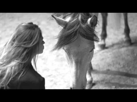 Claire Denamur - Rien de moi [Official Music Video]