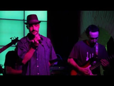 Rojo Vivo Reggae Band (Sala Subsuelo 27/1/2012) - Fuma ganja.mp4